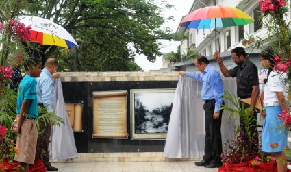 Description: President Michel and Prof. Payet unveil the memorial